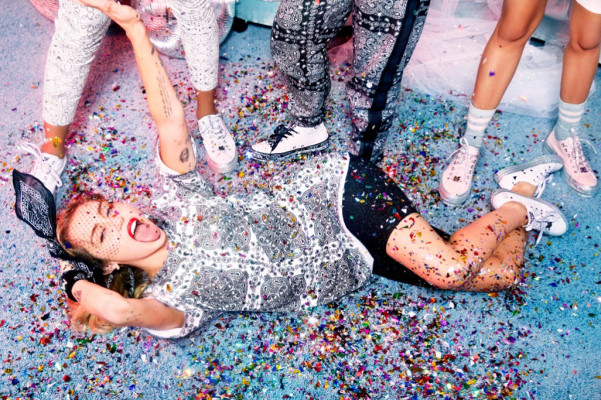 Miley Cyrus pic #1034339