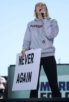 Miley Cyrus pic #1023936