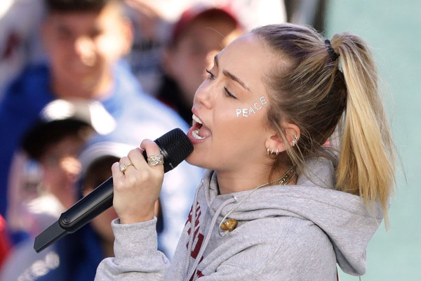 Miley Cyrus pic #1023938