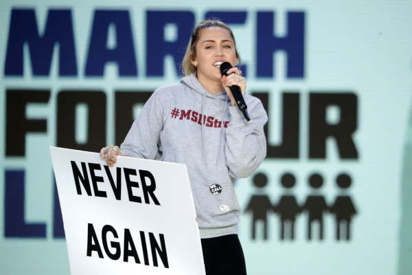 Miley Cyrus pic #1023940
