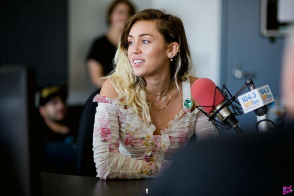 Miley Cyrus pic #933711