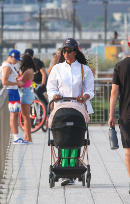 photo 4 in Naomi Campbell gallery [id1279911] 2021-11-14 00:00:00