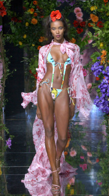 photo 28 in Naomi Campbell gallery [id1222534] 2020-07-20 00:00:00