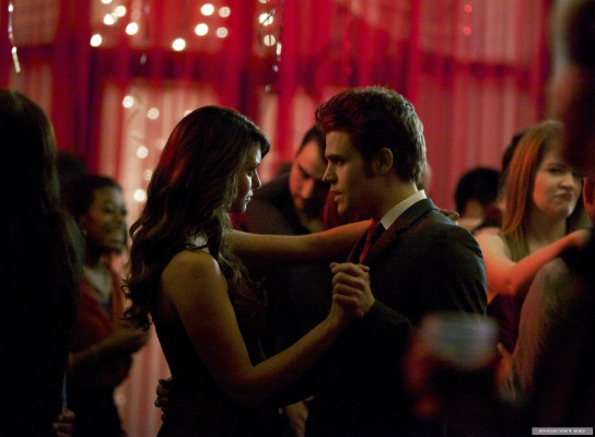 Nina Dobrev pic #663701