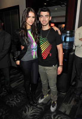 Nina Dobrev pic #410744