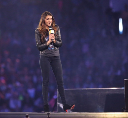 Nina Dobrev pic #955772