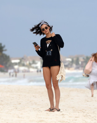 Nina Dobrev pic #1000146