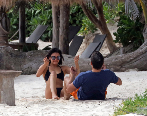 Nina Dobrev pic #999510