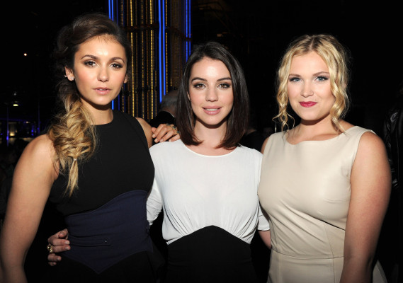 Nina Dobrev pic #705751
