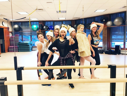 Nina Dobrev pic #995997