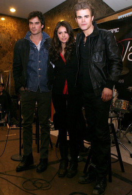 Nina Dobrev pic #466129