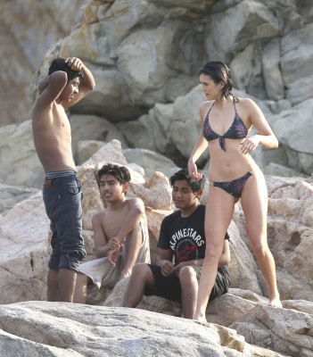 Nina Dobrev pic #914465