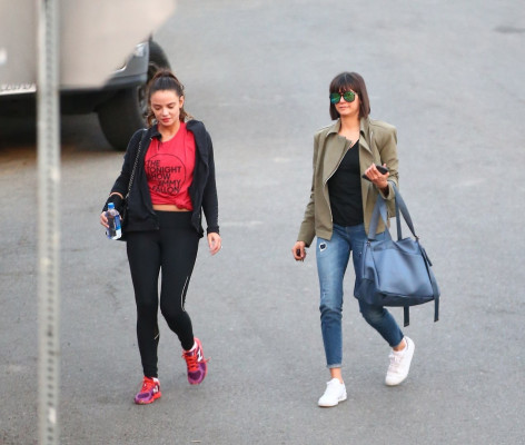 Nina Dobrev pic #983700