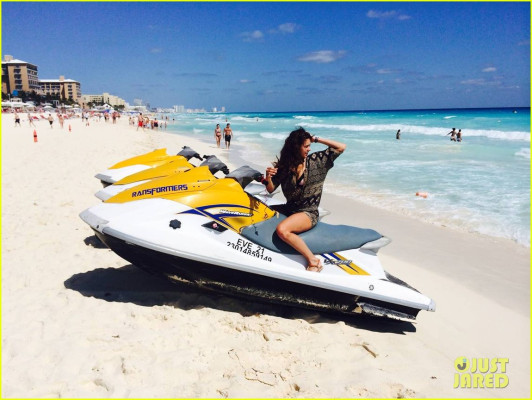 Nina Dobrev pic #681279