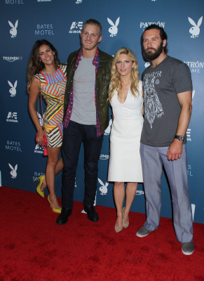 Nina Dobrev pic #720671