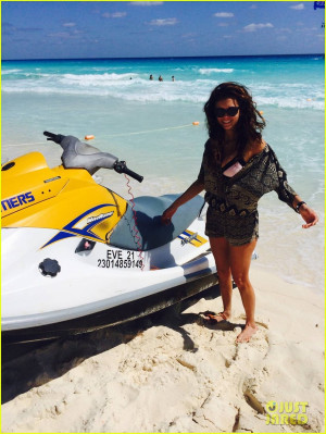 Nina Dobrev pic #681271