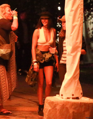 Nina Dobrev pic #925565