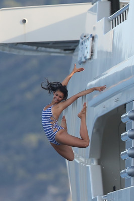Nina Dobrev pic #804067