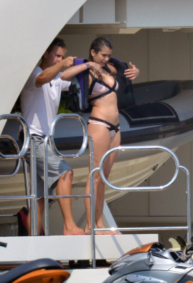 Nina Dobrev pic #716973