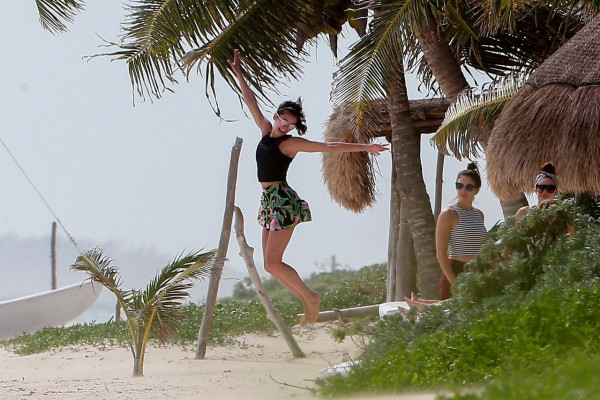 Nina Dobrev pic #1001155