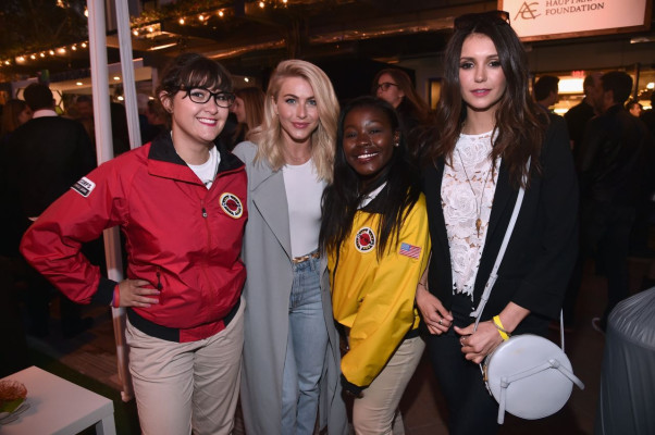 Nina Dobrev pic #851798