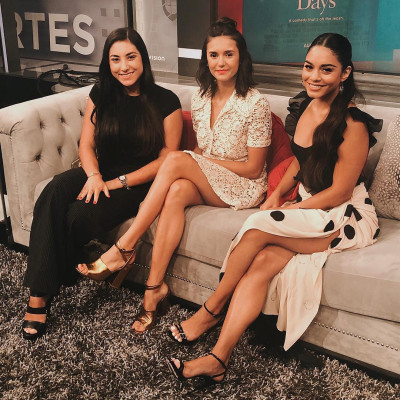 Nina Dobrev pic #1083446