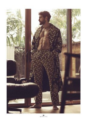 Noah Mills pic #1233450