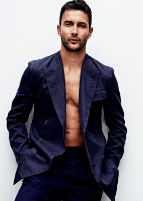 Noah Mills pic #488911