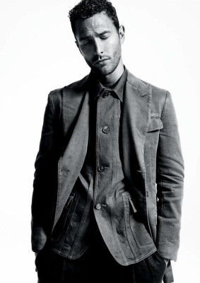 Noah Mills pic #488908