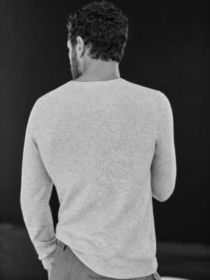 Noah Mills pic #1101501