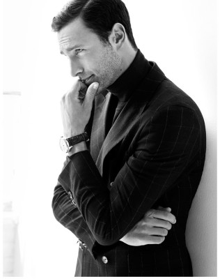 Noah Mills pic #356158