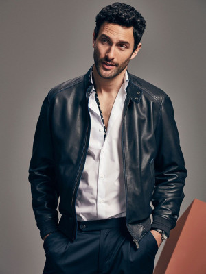 Noah Mills pic #1101506