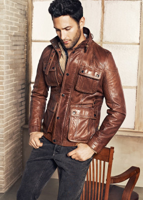 Noah Mills pic #527706