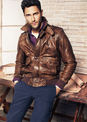 Noah Mills pic #527705