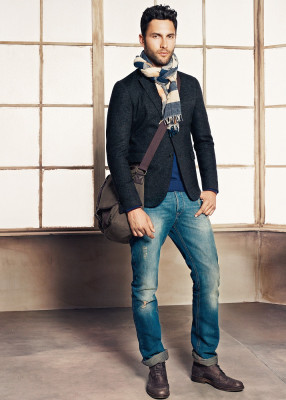 Noah Mills pic #527716