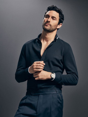 Noah Mills pic #1091293