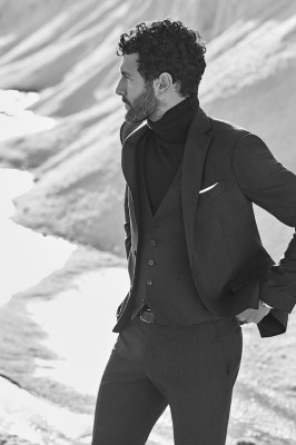 Noah Mills pic #1092536