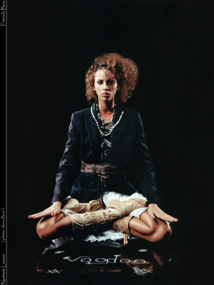 Noemie Lenoir pic #14569