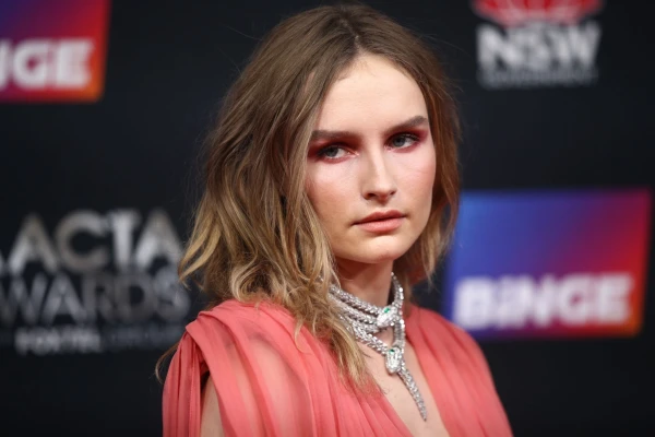 Olivia DeJonge pic #1319103