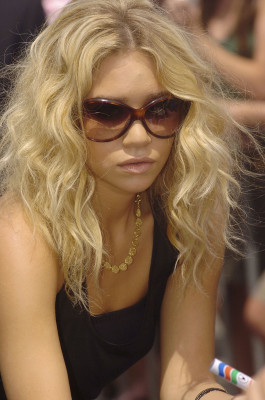 photo 3 in Olsen Twins gallery [id378055] 2011-05-16 00:00:00