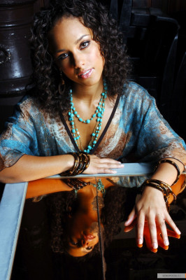 photo 19 in Alicia Keys gallery [id115888] 2008-11-12 00:00:00