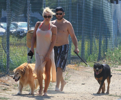 photo 4 in Pamela Anderson gallery [id618111] 2013-07-15 00:00:00