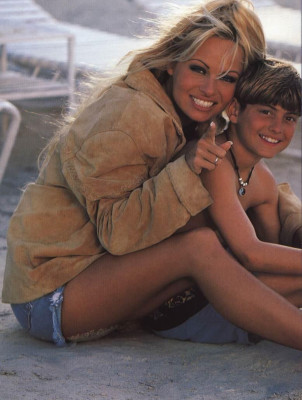 photo 16 in Pamela Anderson gallery [id166484] 2009-07-02 00:00:00