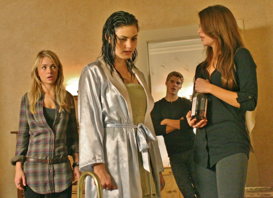 Phoebe Tonkin pic #488400