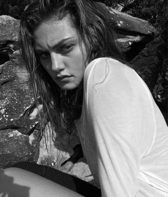 Phoebe Tonkin pic #525936
