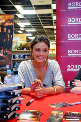 Phoebe Tonkin pic #570691