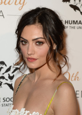 Phoebe Tonkin pic #686895