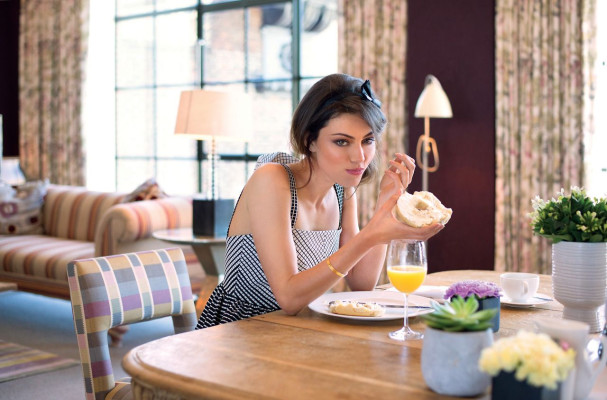 Phoebe Tonkin pic #683751