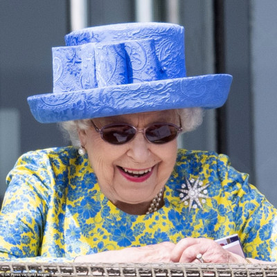 Queen Elizabeth ll  pic #1142314