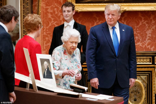 Queen Elizabeth ll  pic #1142322